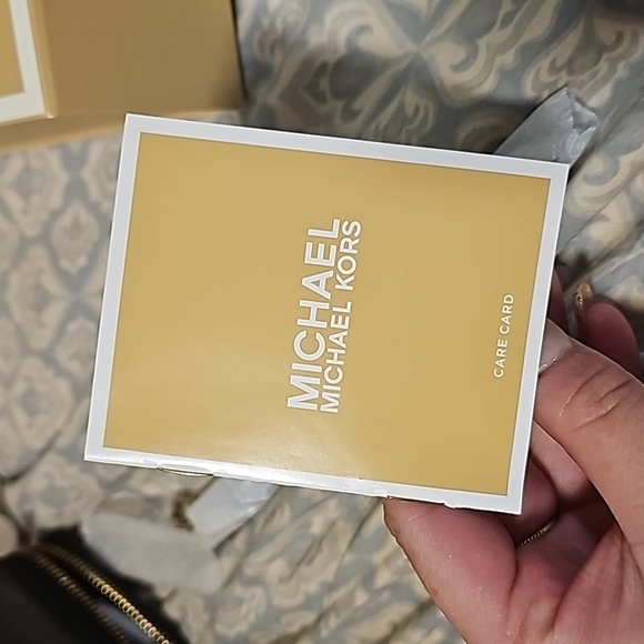 Michael Kors Large Multifunction Wallet/Phone Wristlet - Picture 10 of 11